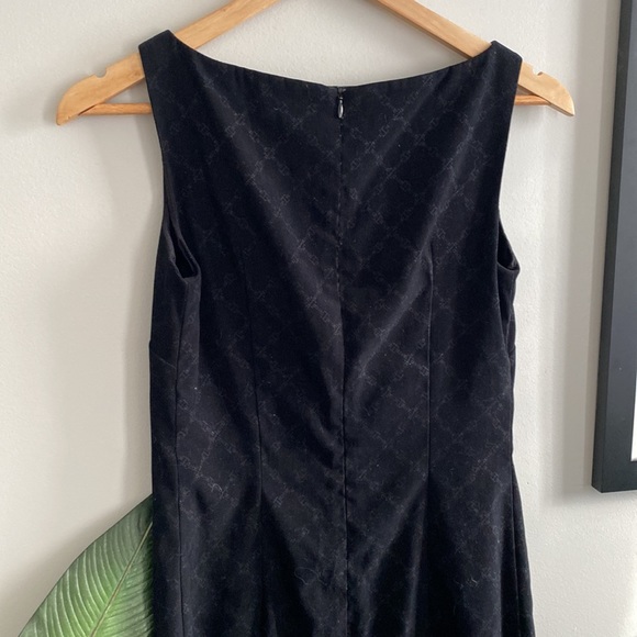 Velvety Subtle Chain Pattern Shift Dress - Picture 7 of 8